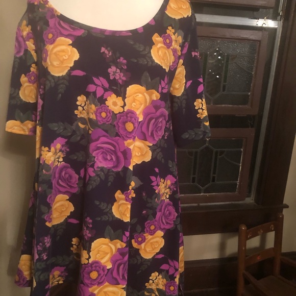 LuLaRoe Tops - LulaRoe perfect T